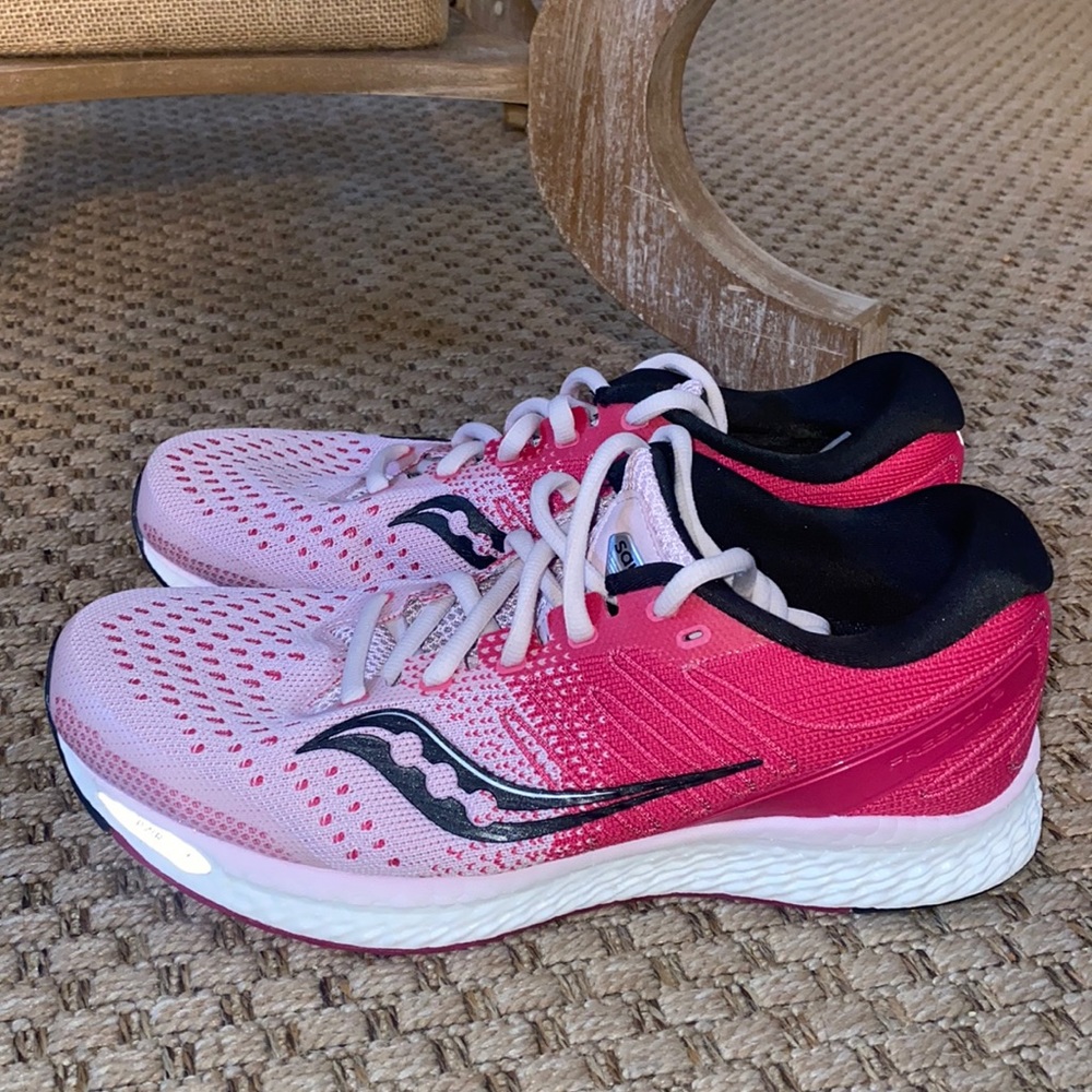 Like New! Saucony Pink Running Shoes